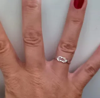 Anillo Nudo Infinito Plata ajustable.