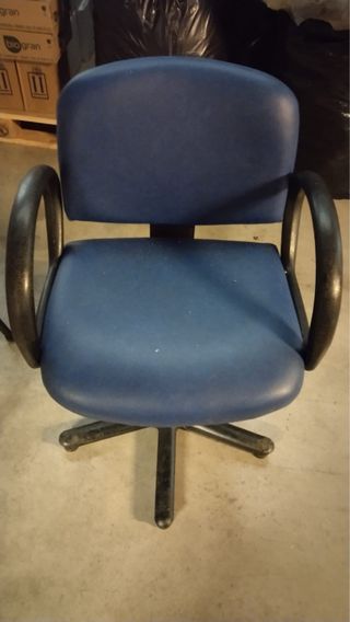 Silla azul giratoria