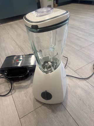 Batidora, exprimidor y sandwichera