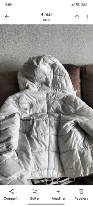 Chaqueta acolchada blanca con capucha