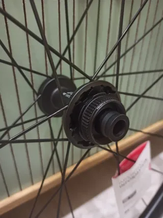 Rueda Carbono Dt swiss ERC 1400 DICUT 35mm 12x100