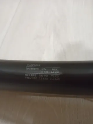 Rueda Carbono Dt swiss ERC 1400 DICUT 35mm 12x100