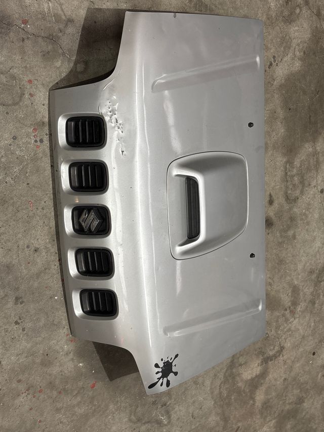Capó Suzuki Jimny Plata