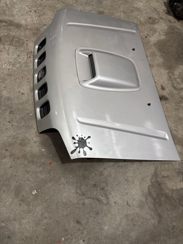 Capó Suzuki Jimny Plata