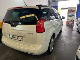 Peugeot 5008 7 plazas. 2016 100kms