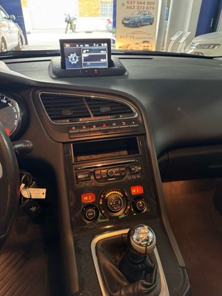 Peugeot 5008 7 plazas. 2016 100kms