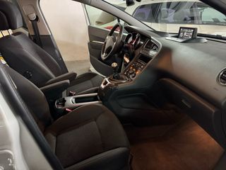 Peugeot 5008 7 plazas. 2016 100kms