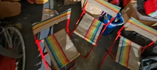 Tavolino da giardino rosso e bianco