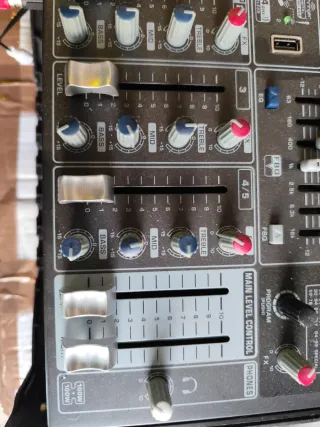 Amplificador Behringe 200+200 5 entrafss evuslizad