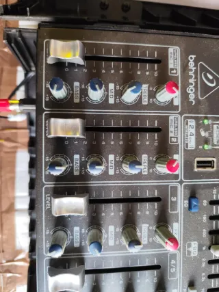 Amplificador Behringe 200+200 5 entrafss evuslizad