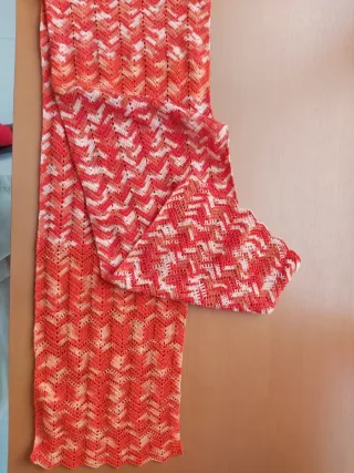 Bufanda de hilo con diseño zigzag. Ganchillo