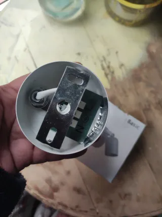 Aplique pequeño blanco metal y plástico