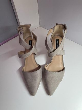 Tacchi grigi eleganti donna