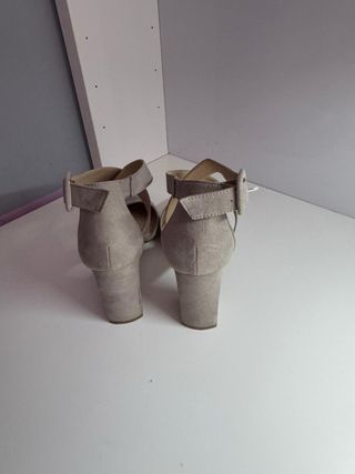 Tacchi grigi eleganti donna