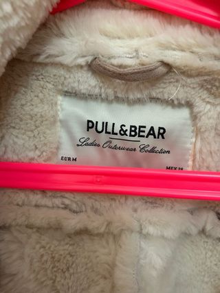 Abrigo ante y pelo rosa Pull&Bear
