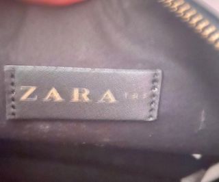 Bolso Zara negro con flores y abejas