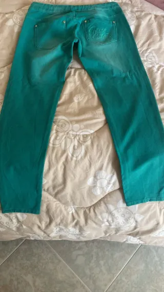 Pantaloni verdi smeraldo