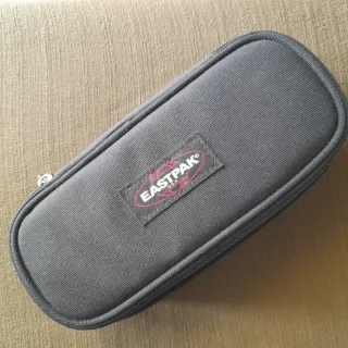 Astuccio Eastpak ovale nero