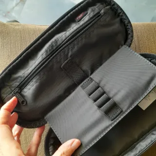 Astuccio Eastpak ovale nero