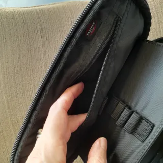 Astuccio Eastpak ovale nero