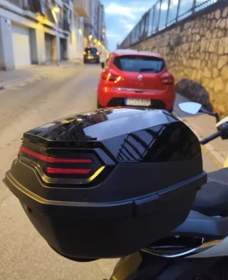 Baúl universal moto negro