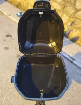 Baúl universal moto negro