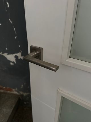 Puerta blanca maciza comedor