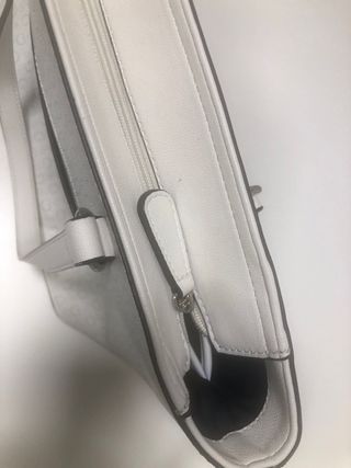 Bolso Guess Blanco y Gris
