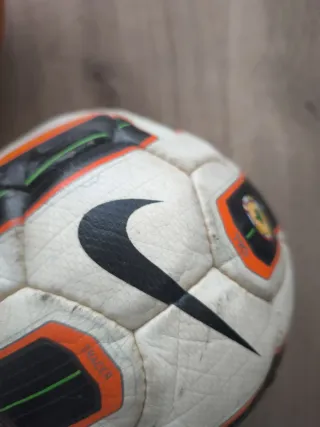 Lote 3 pelotas: fútbol, baloncesto y voley.