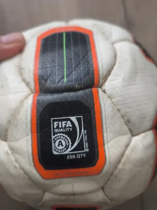 Lote 3 pelotas: fútbol, baloncesto y voley.