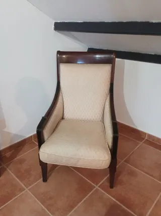 Sillón tapizado madera