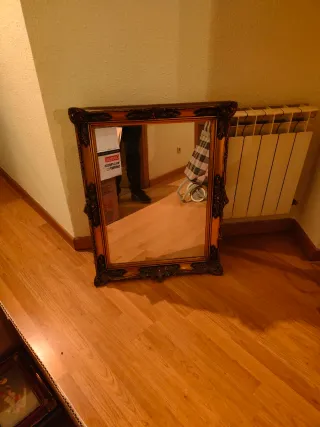 Espejo Vintage Dorado con Marco Tallado