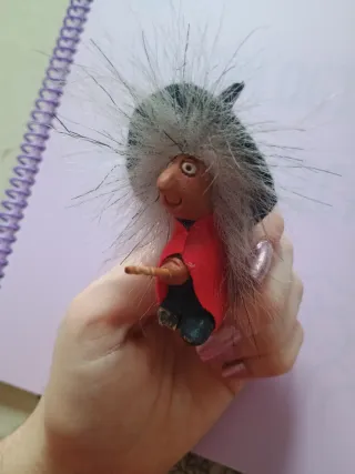 Figura de bruja artesanal