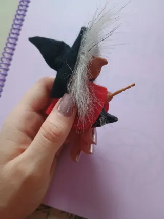 Figura de bruja artesanal