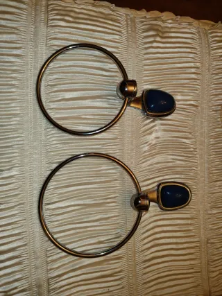 Juego de 2 toalleros de metal y plástico