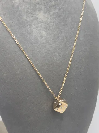 Collar Dado Suerte Acero Quirúrgico Chapado