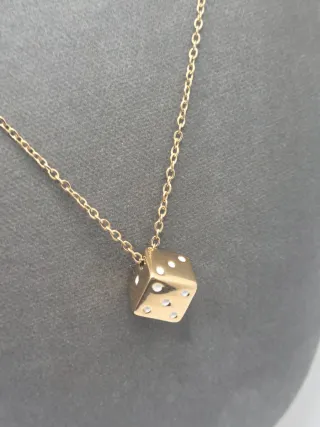 Collar Dado Suerte Acero Quirúrgico Chapado
