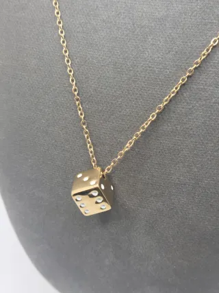 Collar Dado Suerte Acero Quirúrgico Chapado