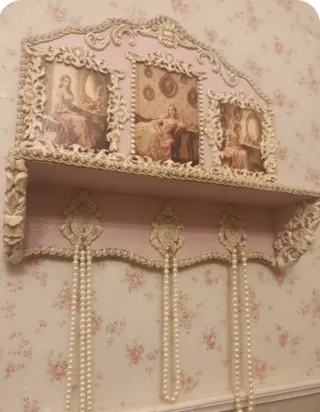 Estante expositor con balda y ganchos camafeos