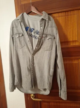 Pack Camisa Levi's + Camiseta New Balance Gris