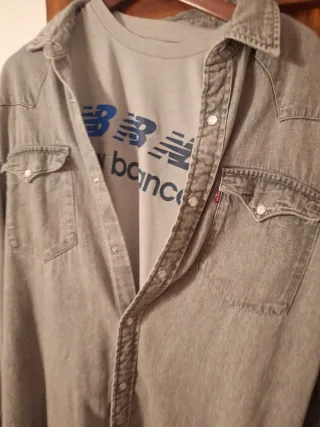 Pack Camisa Levi's + Camiseta New Balance Gris
