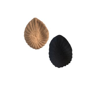 Lote 2 cappelli in lana beige e nero