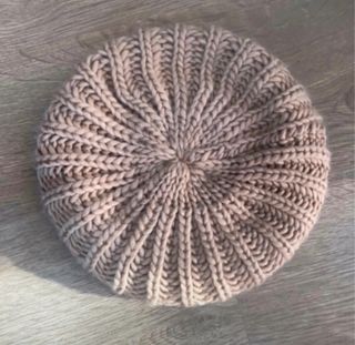 Lote 2 cappelli in lana beige e nero