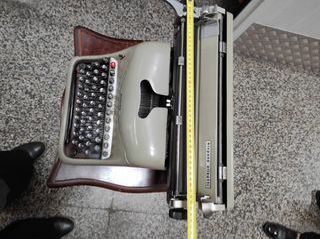 Máquina de escribir Olivetti Lexicon 80 Vintage