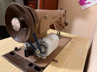 Máquina de coser Singer beige