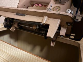 Máquina de coser Singer beige