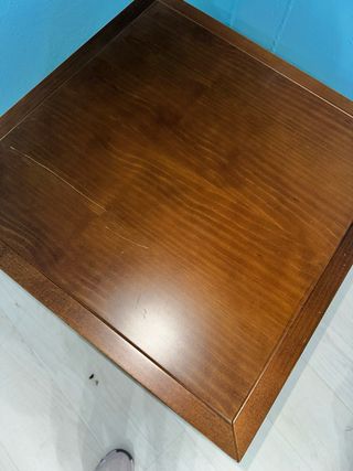 Mesa auxiliar de madera