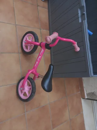 Bicicleta de equilibrio rosa