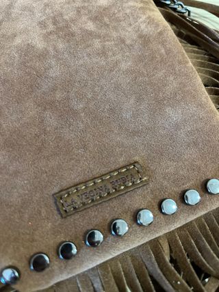 Bolso LVR flecos y tachuelas