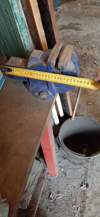 Banco de Taller Rojo con Panel y Tornillo de banco